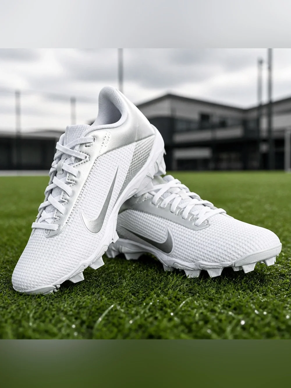 NWOB NIKE Vapor Edge Shark 2 Youth Boys Football Cleats White Silver - Size 4.5Y